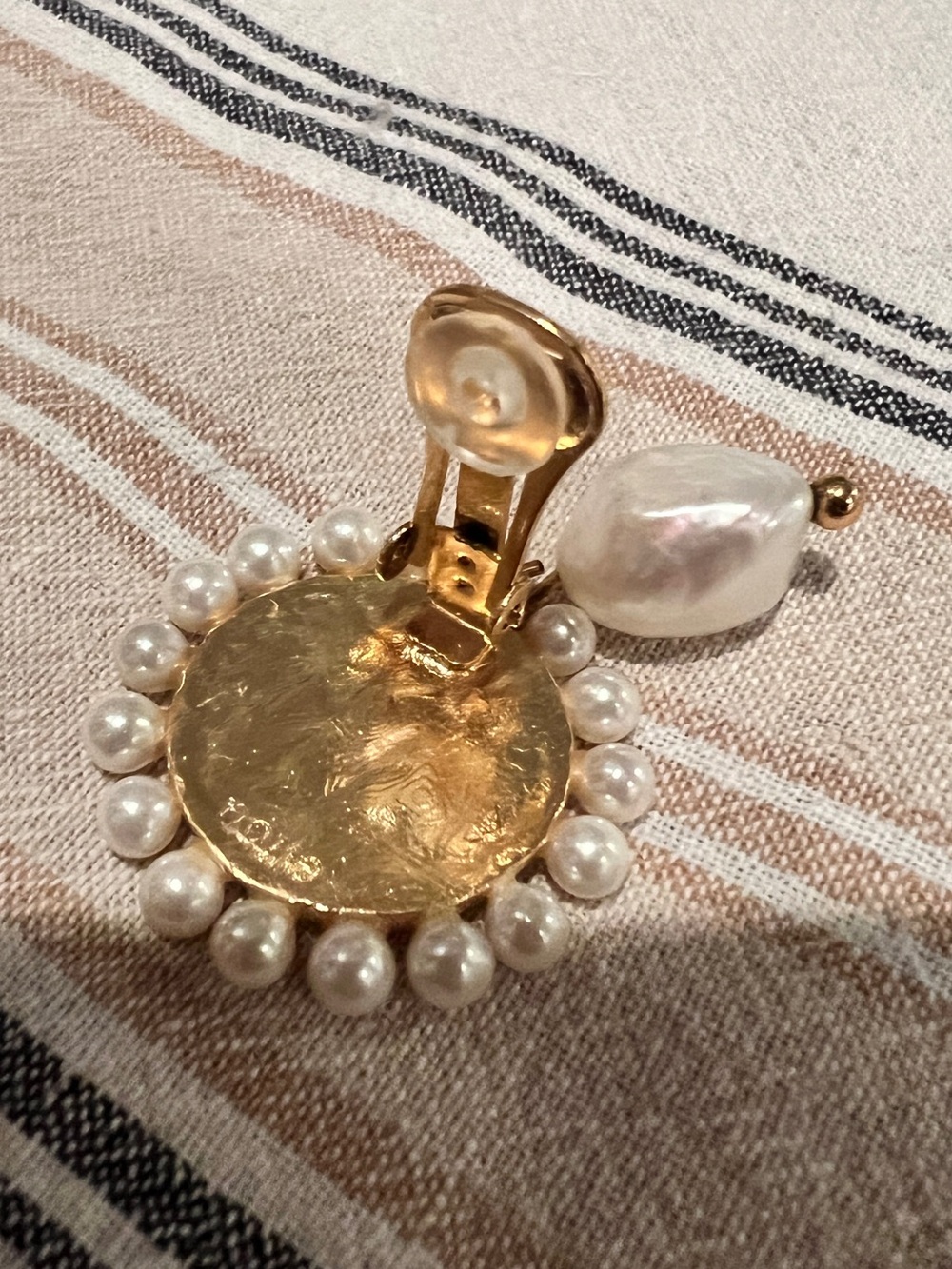 Nicolao Earrings Éliou - pearls - gold - Clip - Picture 8 of 8